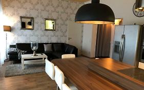 Modernes und gemütliches Appartment mit Terrasse, stadtnah